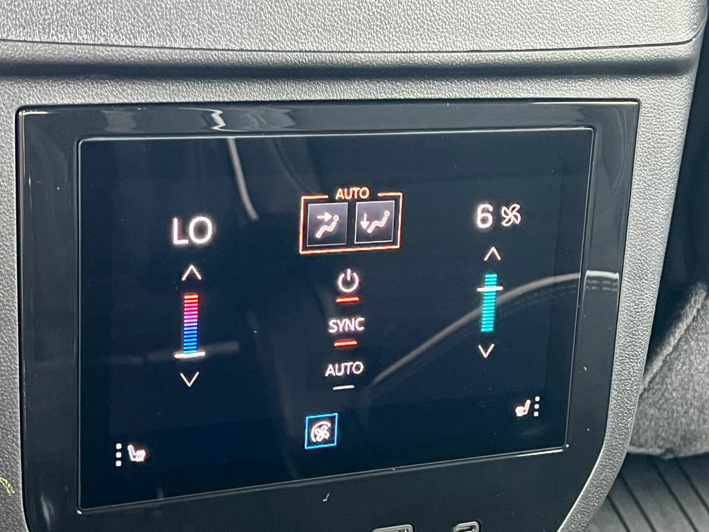 New 2026 GMC Yukon XL AT4 Ultimate w/ LPO, Illumination Package AWD/4WD image 43