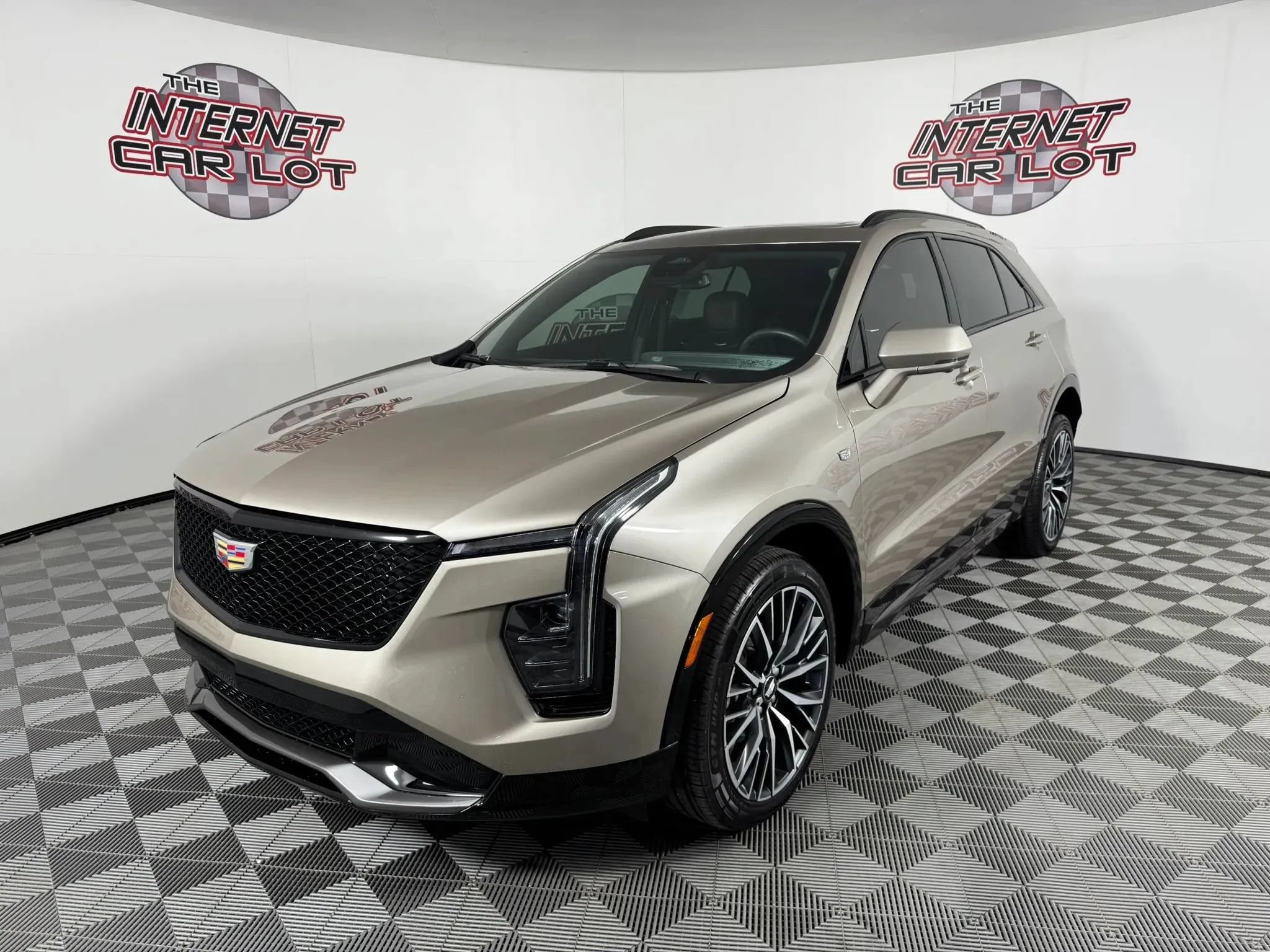Used 2025 Cadillac XT4 Sport FWD image 3