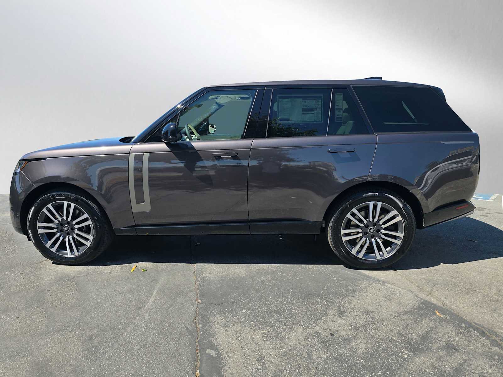 New 2025 Land Rover Range Rover SE image 6