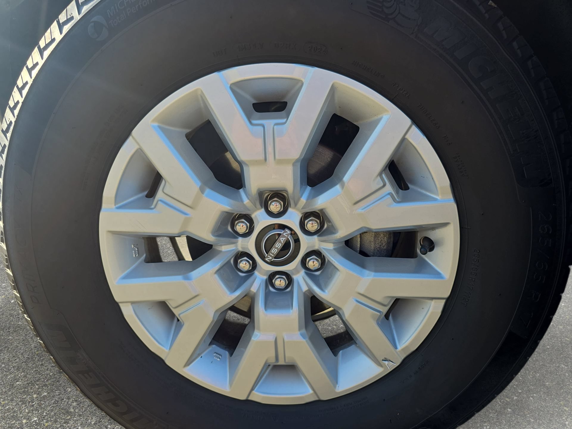 Used 2024 Nissan Frontier SV w/ Technology Package RWD image 32