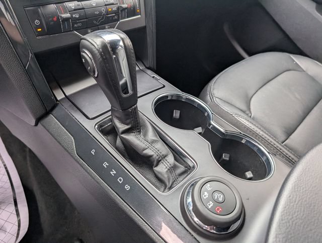 Used 2018 Ford Explorer XLT w/ Equipment Group 202A AWD/4WD image 20