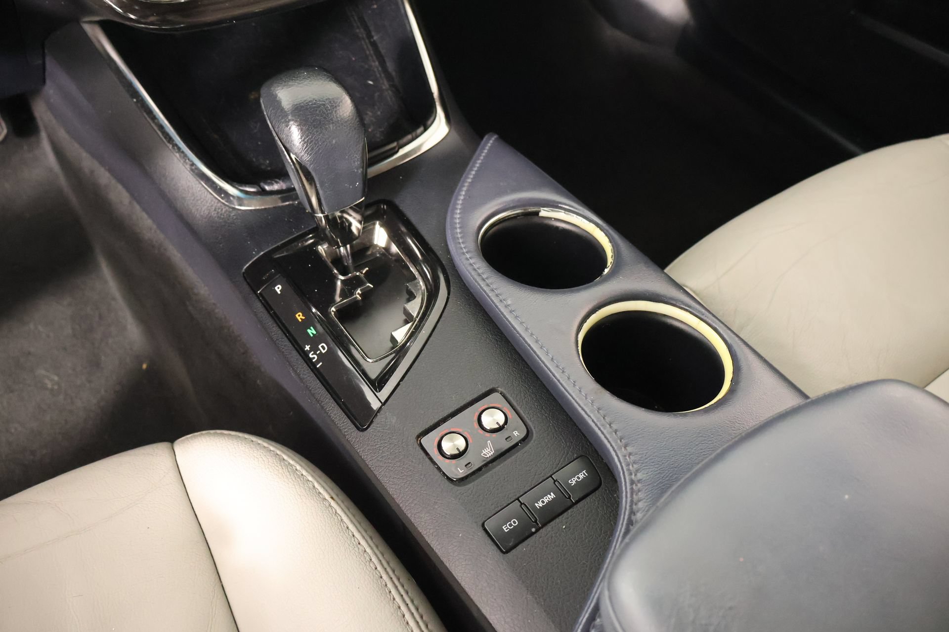 Used 2015 Toyota Avalon XLE FWD image 8