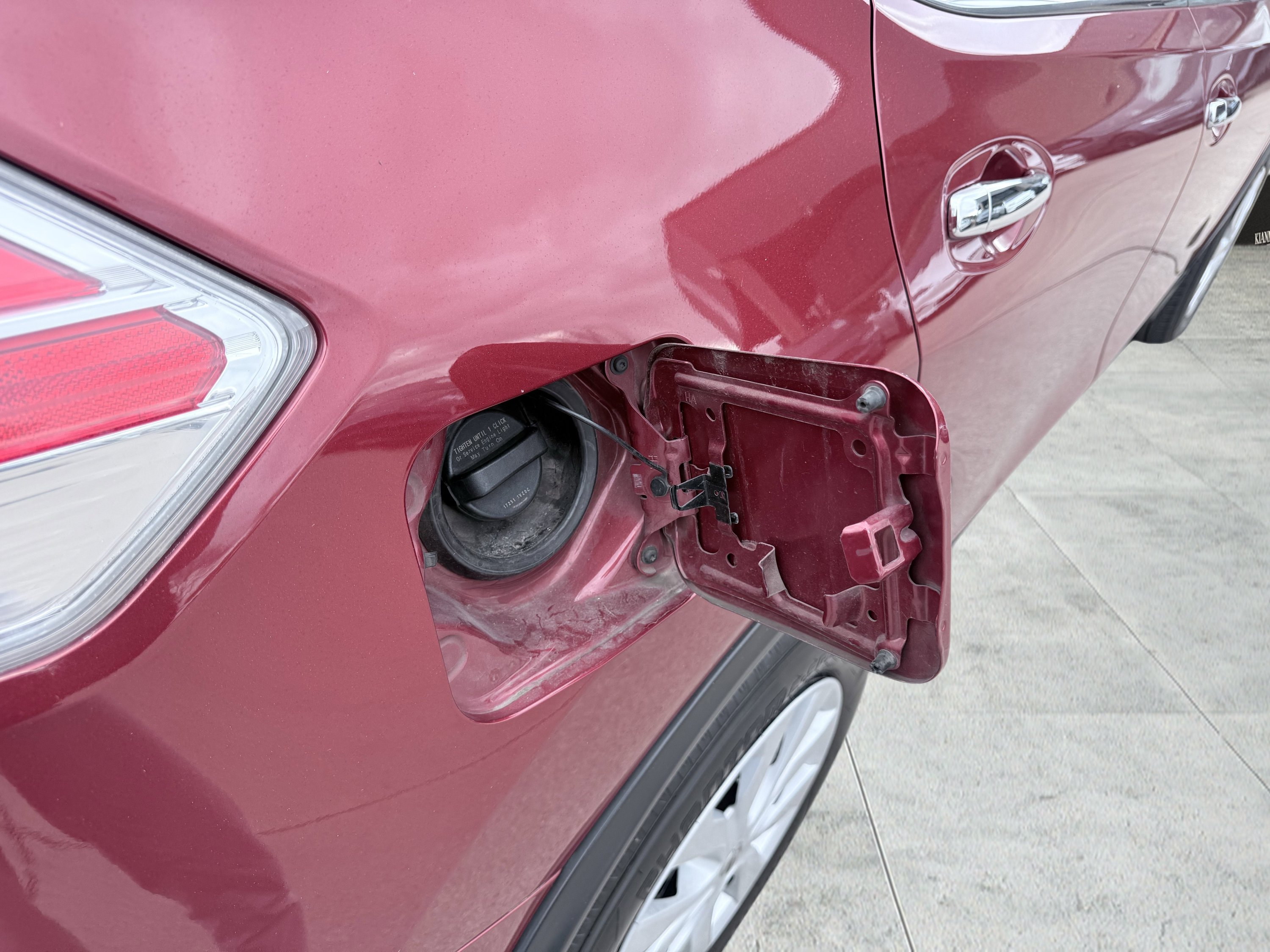 Used 2015 Nissan Rogue S FWD image 12