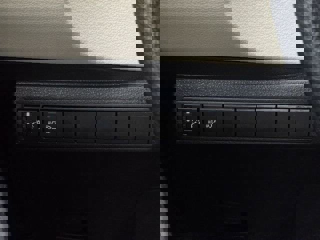 Used 2021 Toyota Corolla LE image 18