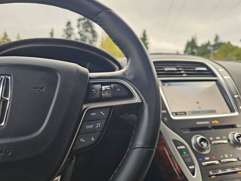 Used 2019 Lincoln Nautilus Select AWD/4WD image 35