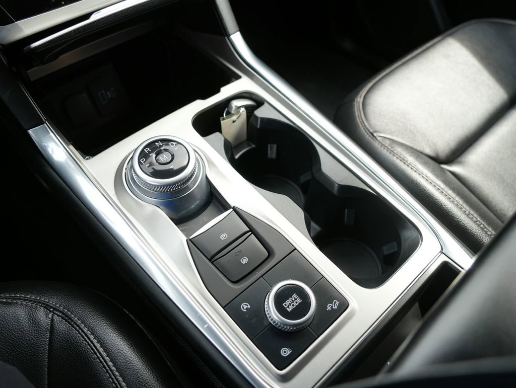 Used 2020 Ford Explorer XLT w/ Equipment Group 202A image 17