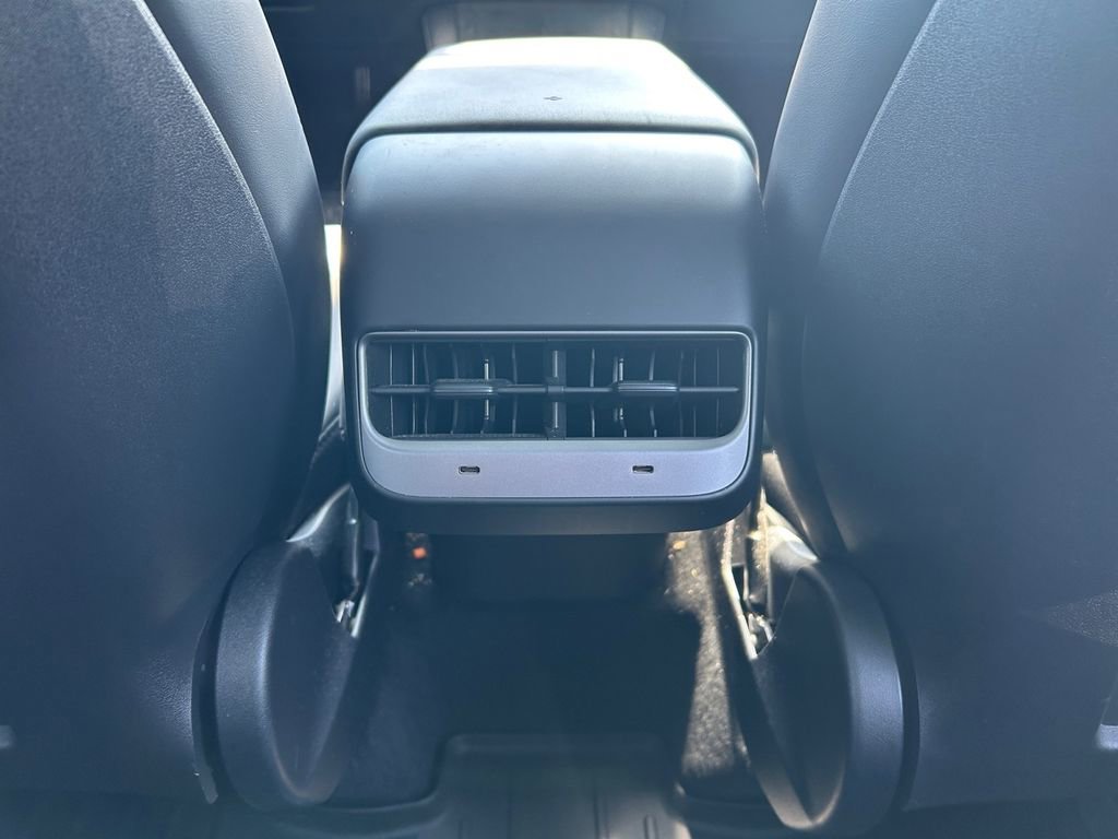 Used 2023 Tesla Model Y Long Range AWD/4WD image 25