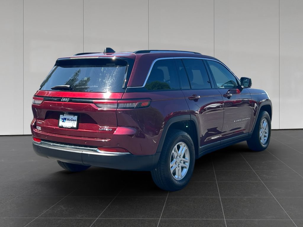 Used 2022 Jeep Grand Cherokee Laredo w/ Luxury Tech Group I AWD/4WD image 5