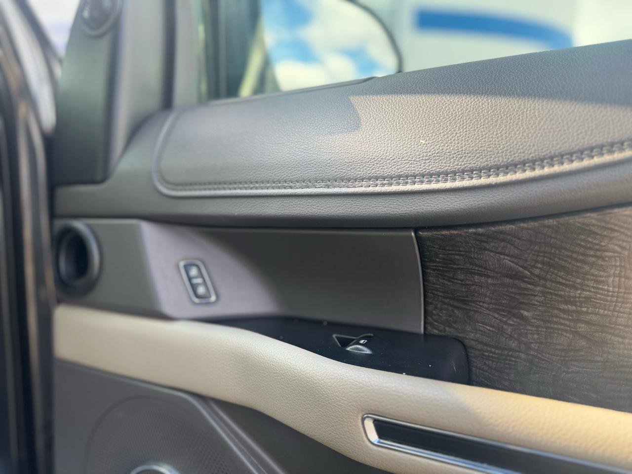 Used 2020 Ford Expedition Limited image 49