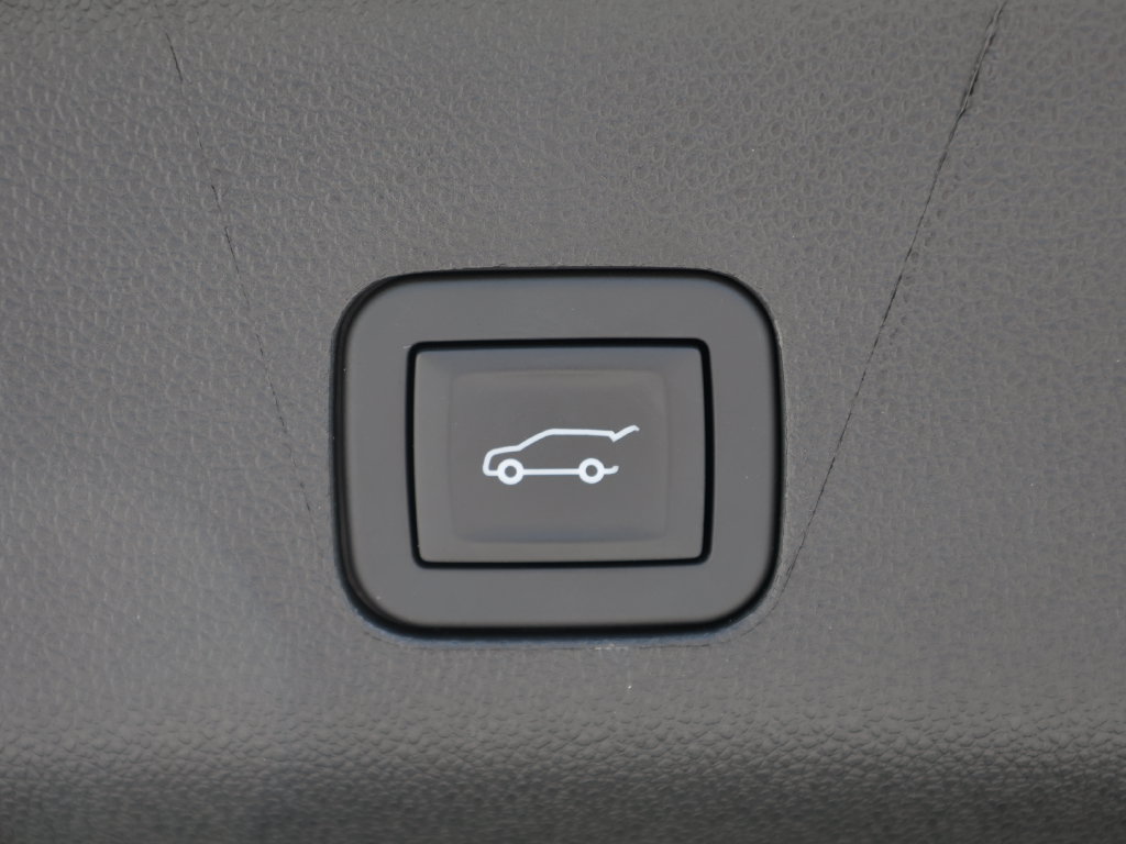 Used 2026 Chevrolet Suburban High Country RWD image 10