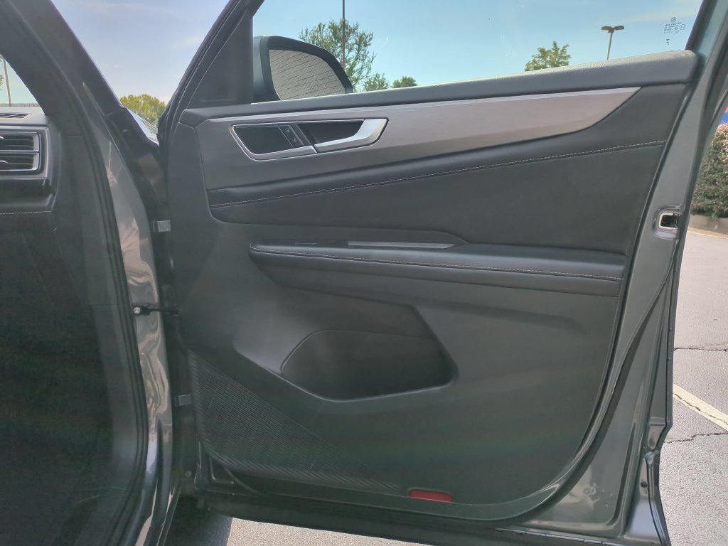 Used 2025 Volkswagen Atlas Cross Sport SE FWD image 29