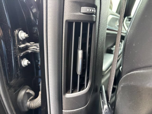 Used 2022 Jeep Grand Cherokee L Overland w/ Luxury Tech Group IV AWD/4WD image 36