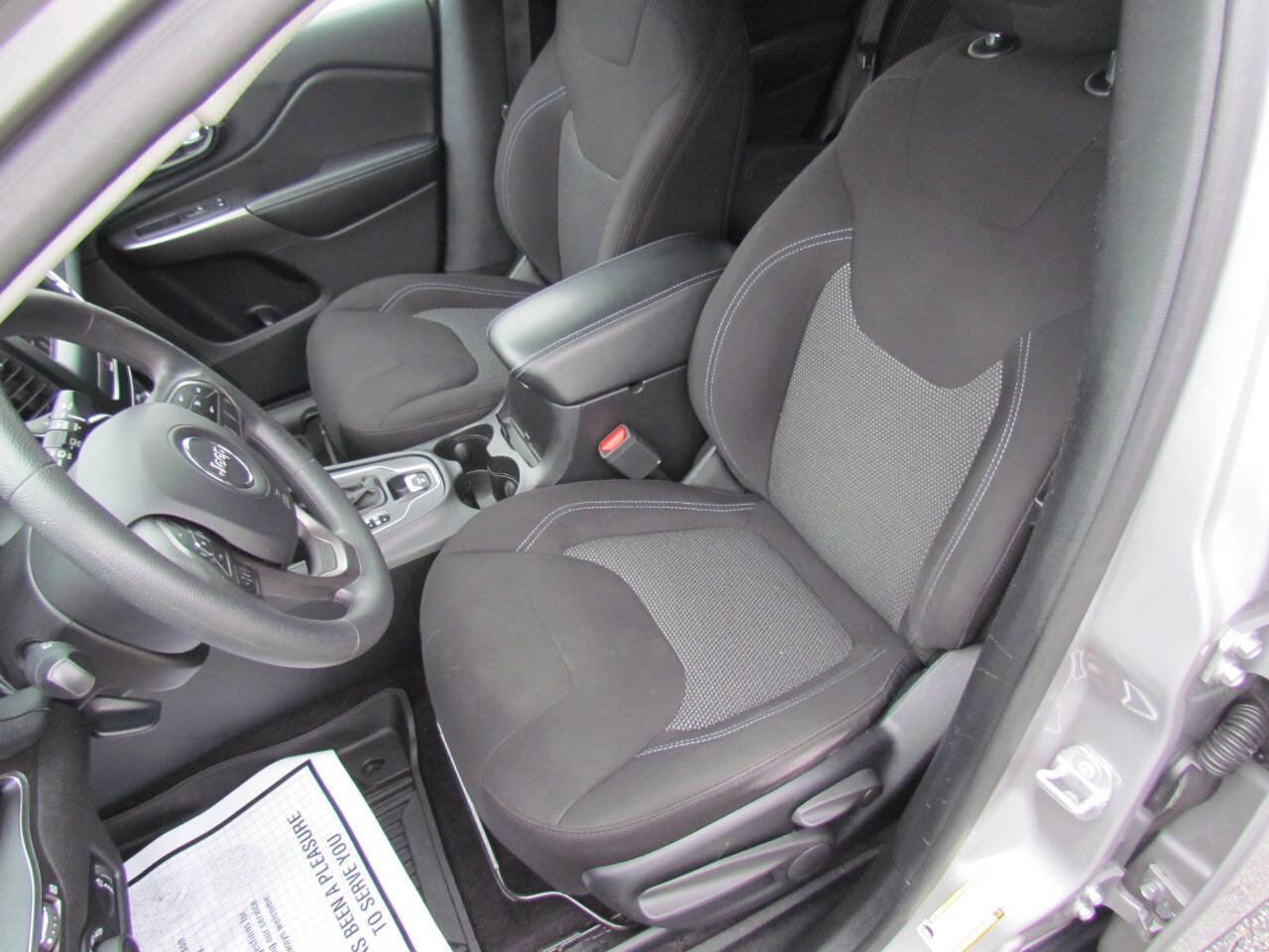 Used 2019 Jeep Cherokee Latitude w/ Popular Appearance Group image 10