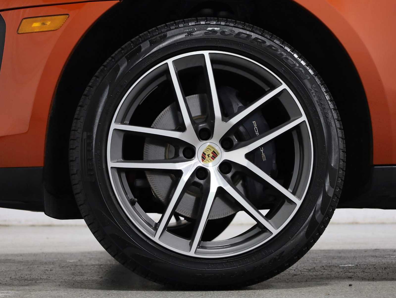 Certified 2022 Porsche Macan AWD/4WD image 40
