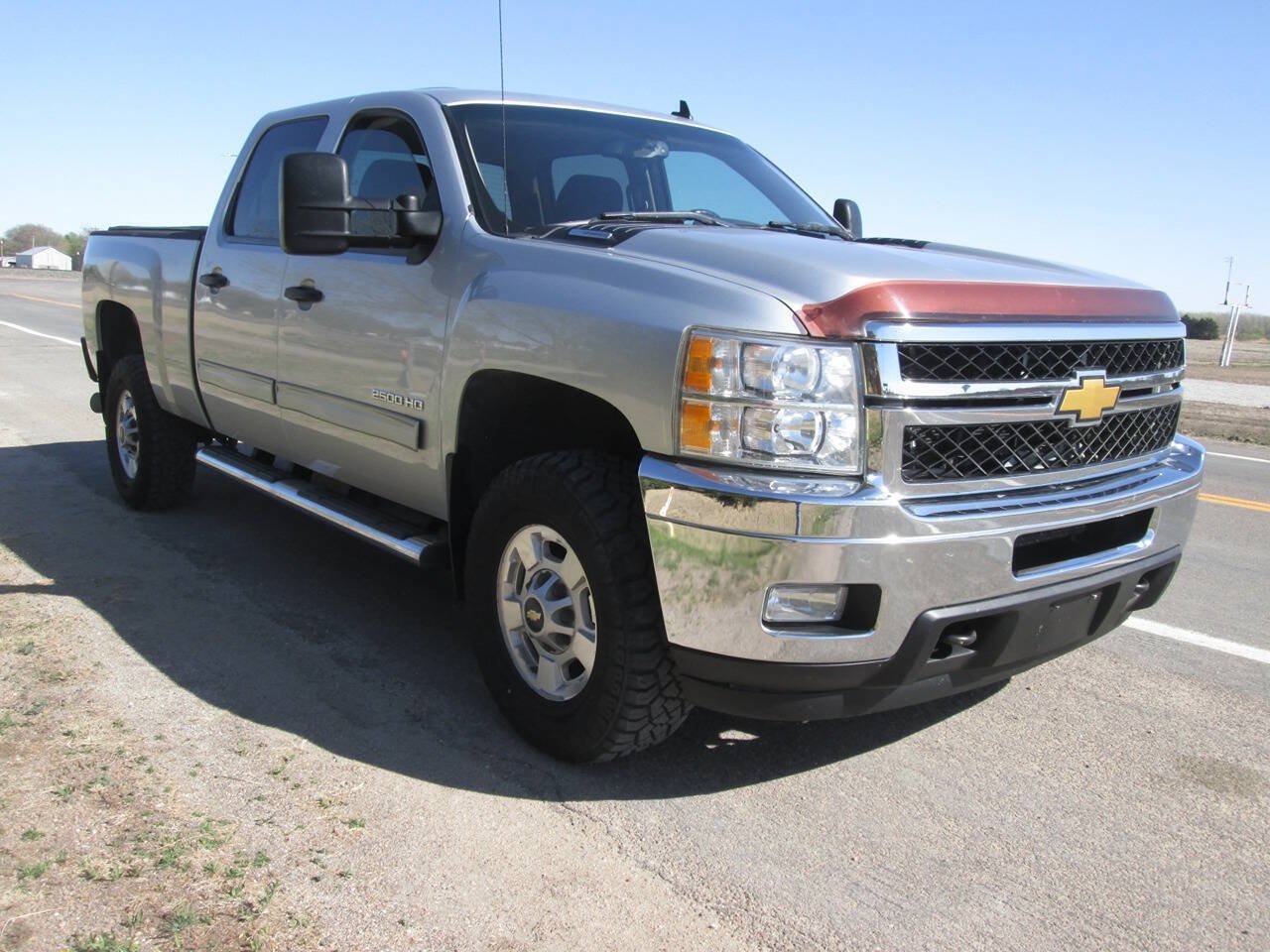 Used 2011 Chevrolet Silverado 2500 LT w/ Interior Plus Package AWD/4WD image 4