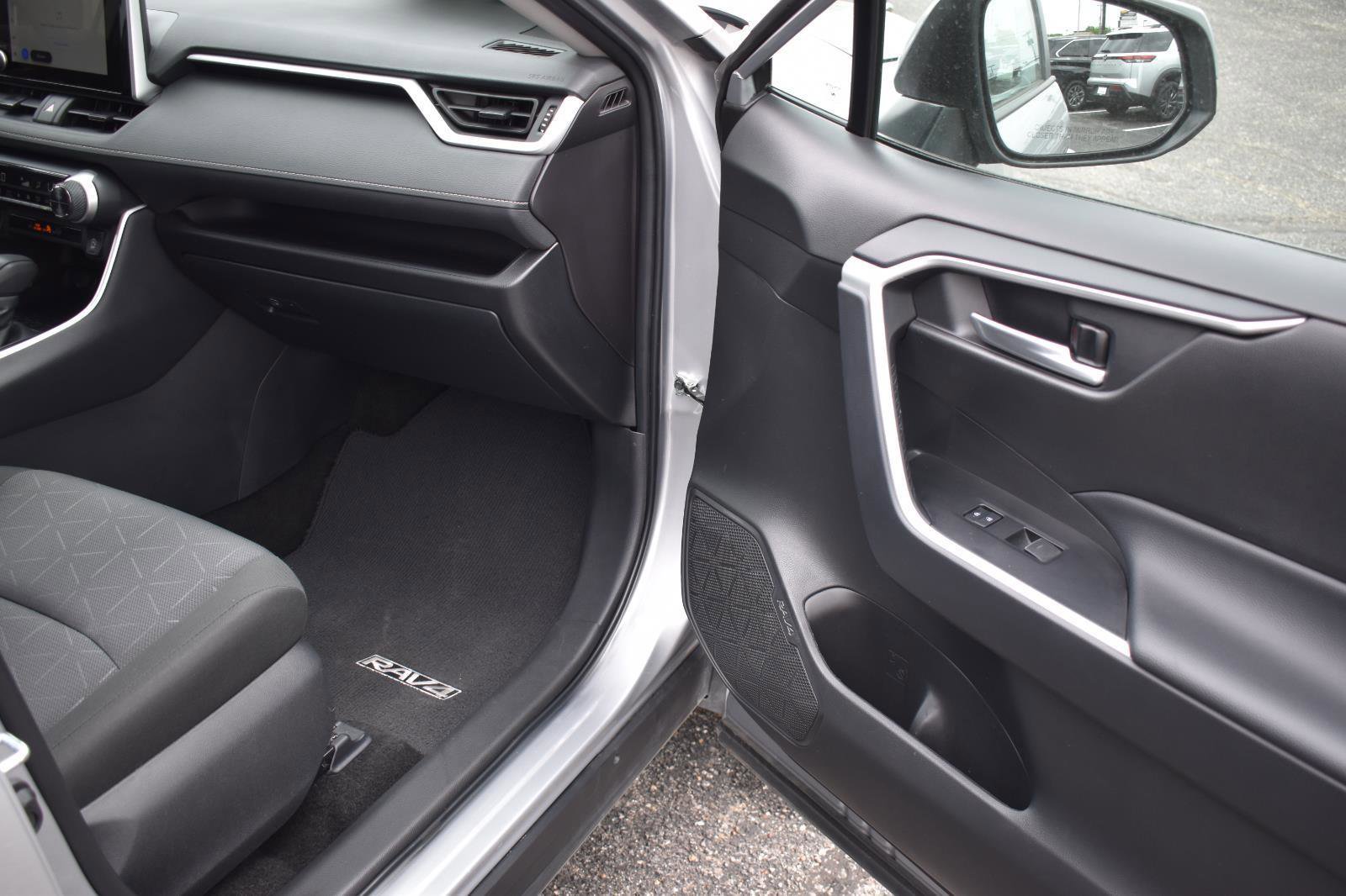Used 2025 Toyota RAV4 XLE w/ Convenience Package AWD/4WD image 15