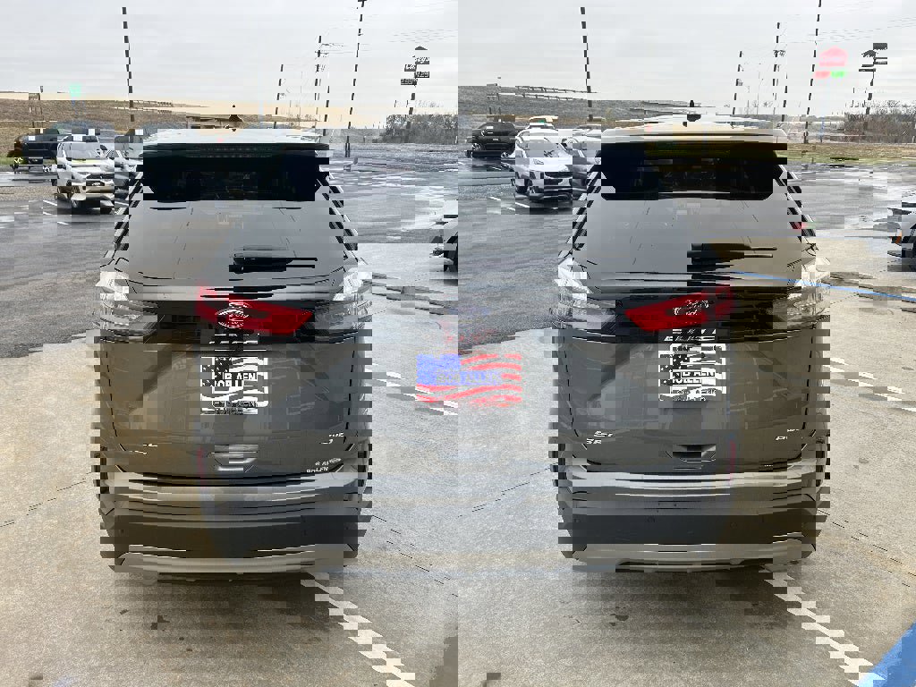 Used 2024 Ford Edge SEL w/ Convenience Package image 4