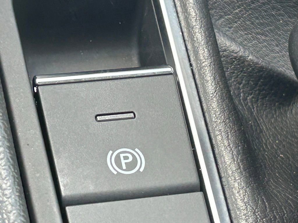 Used 2023 Volkswagen Jetta SE image 54