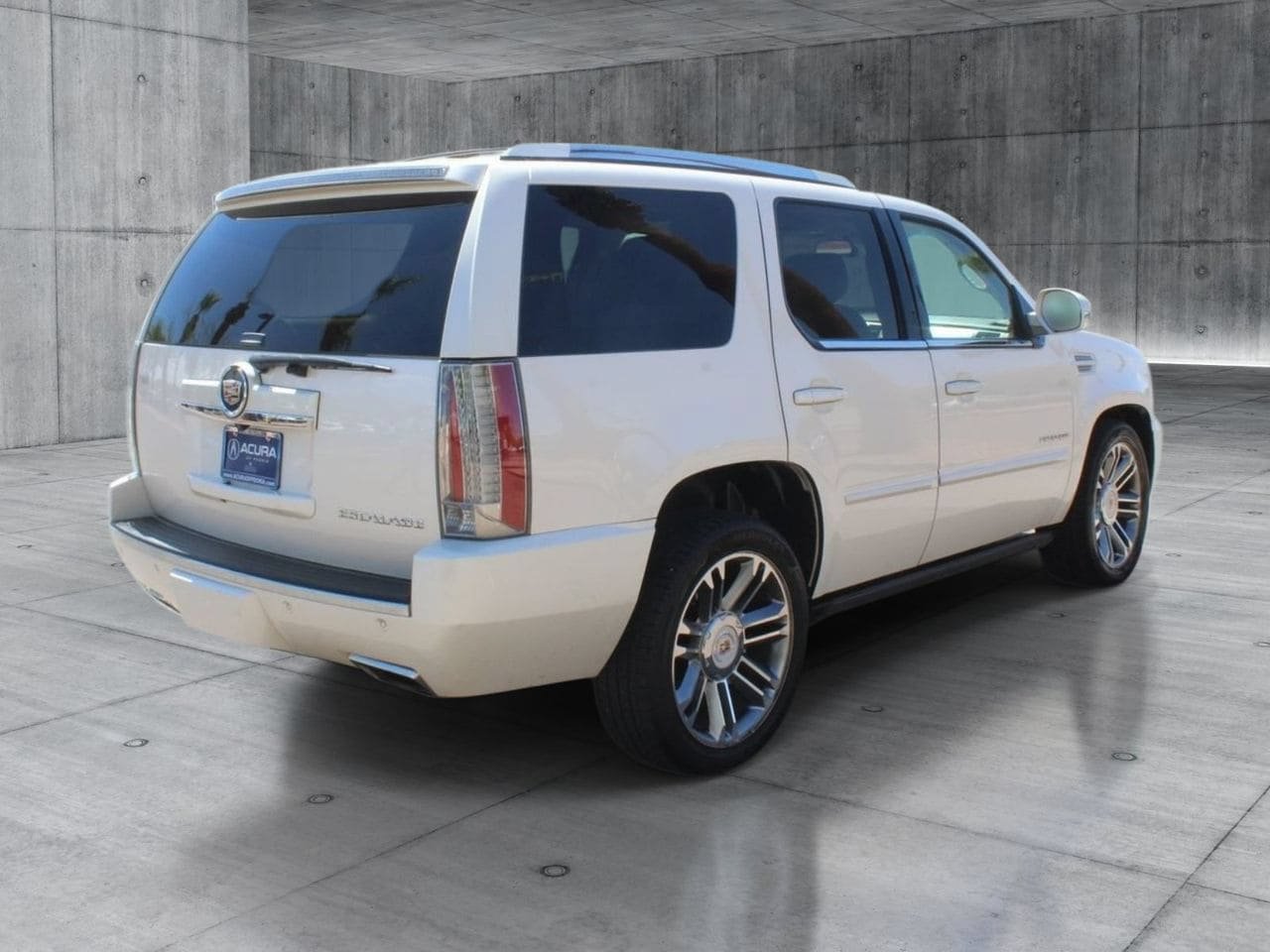 Used 2013 Cadillac Escalade Premium AWD/4WD image 5