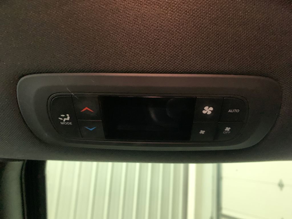 Used 2025 Chrysler Pacifica Select FWD image 20