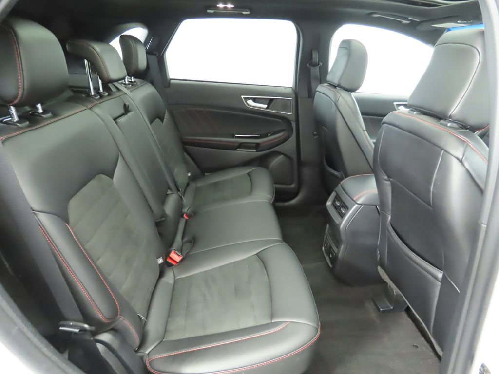 Used 2020 Ford Edge ST-Line w/ Cold Weather Package image 23