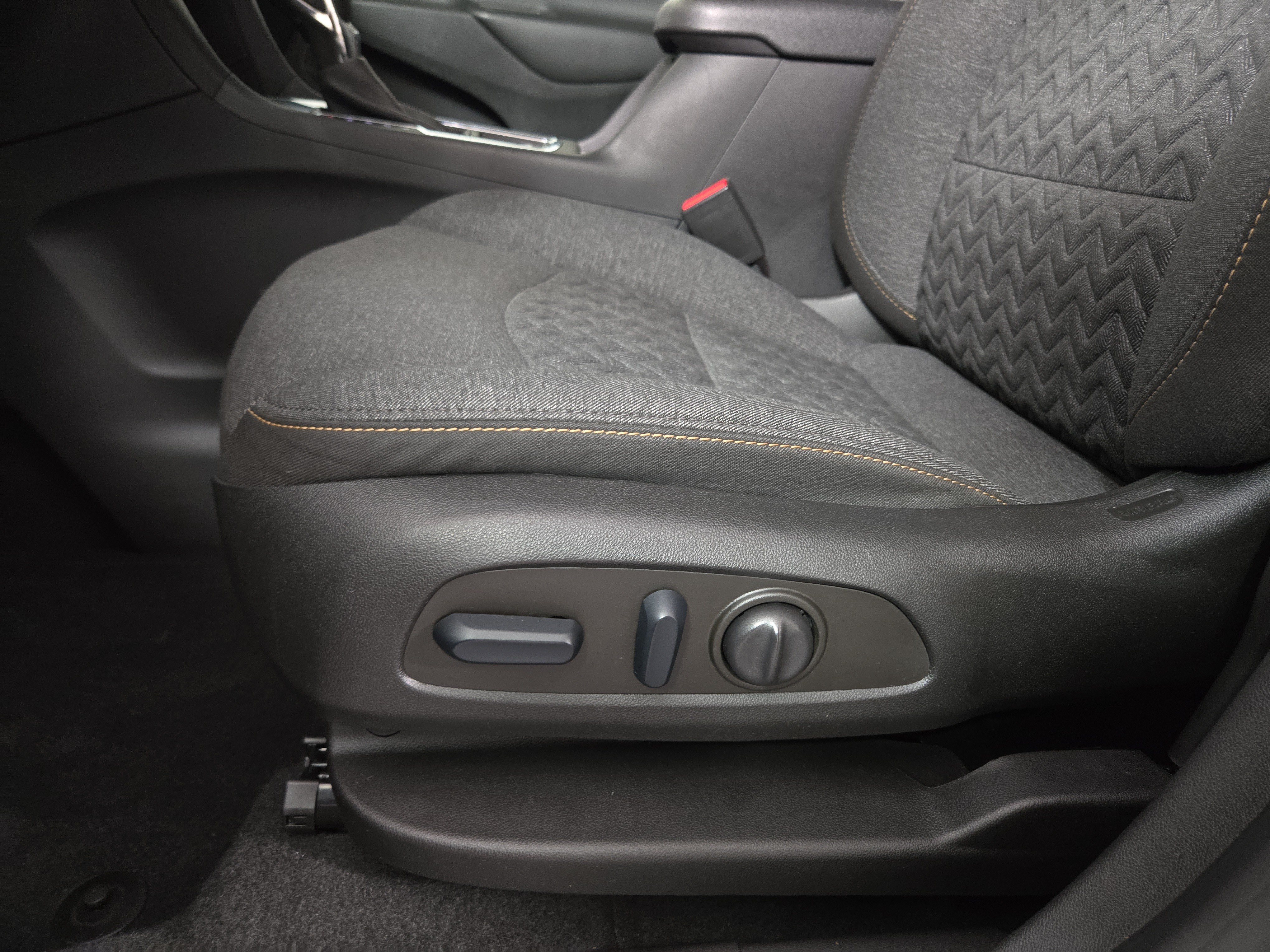 Used 2023 Chevrolet Equinox LT FWD image 29