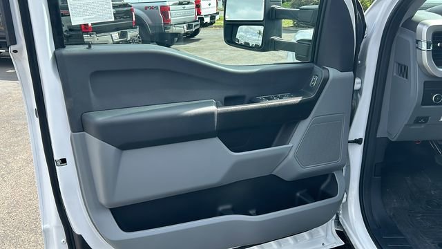 New 2024 Ford F550 4x4 SuperCab Super Duty image 11