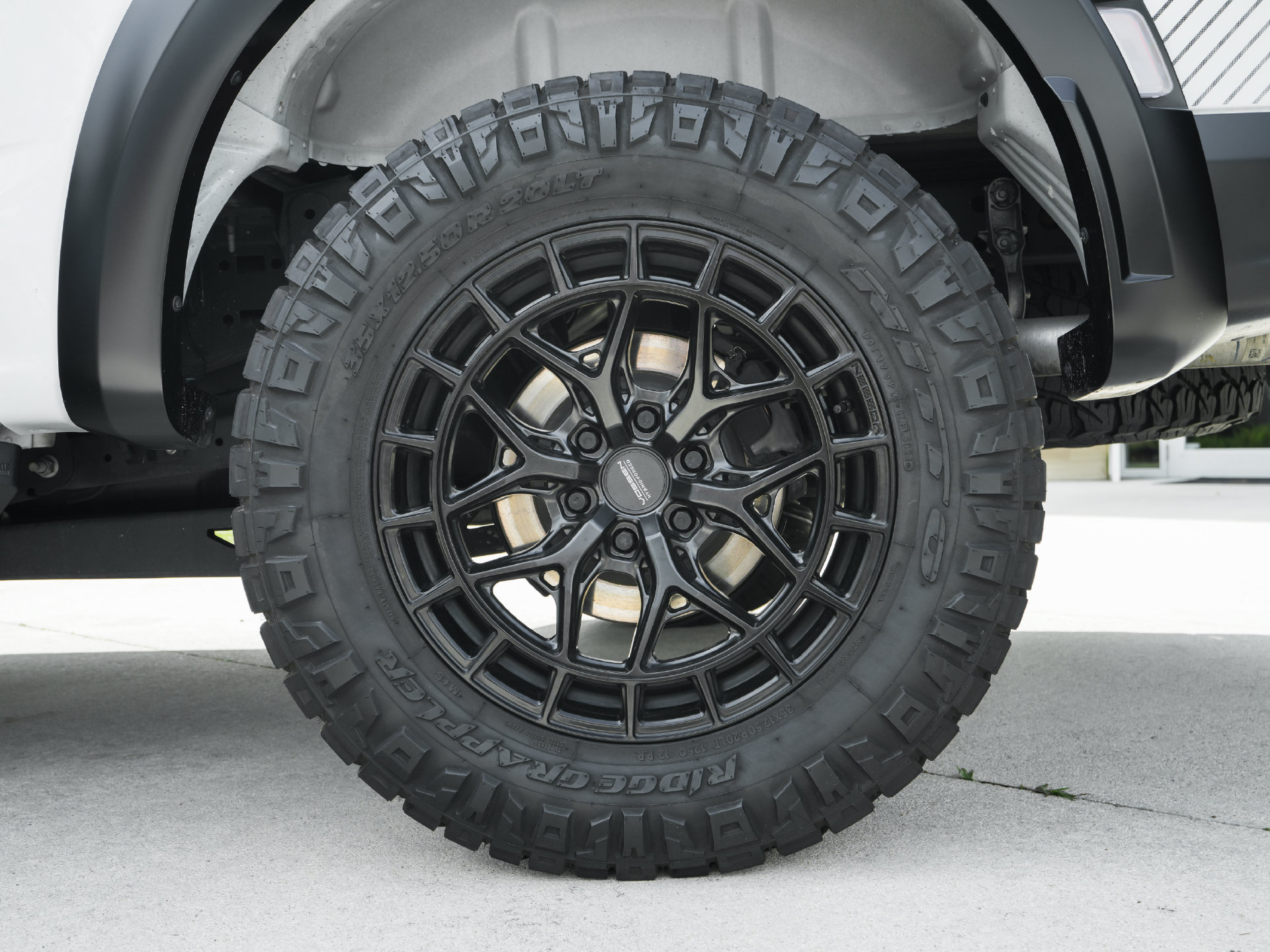 Used 2025 Ford F150 Raptor AWD/4WD image 35