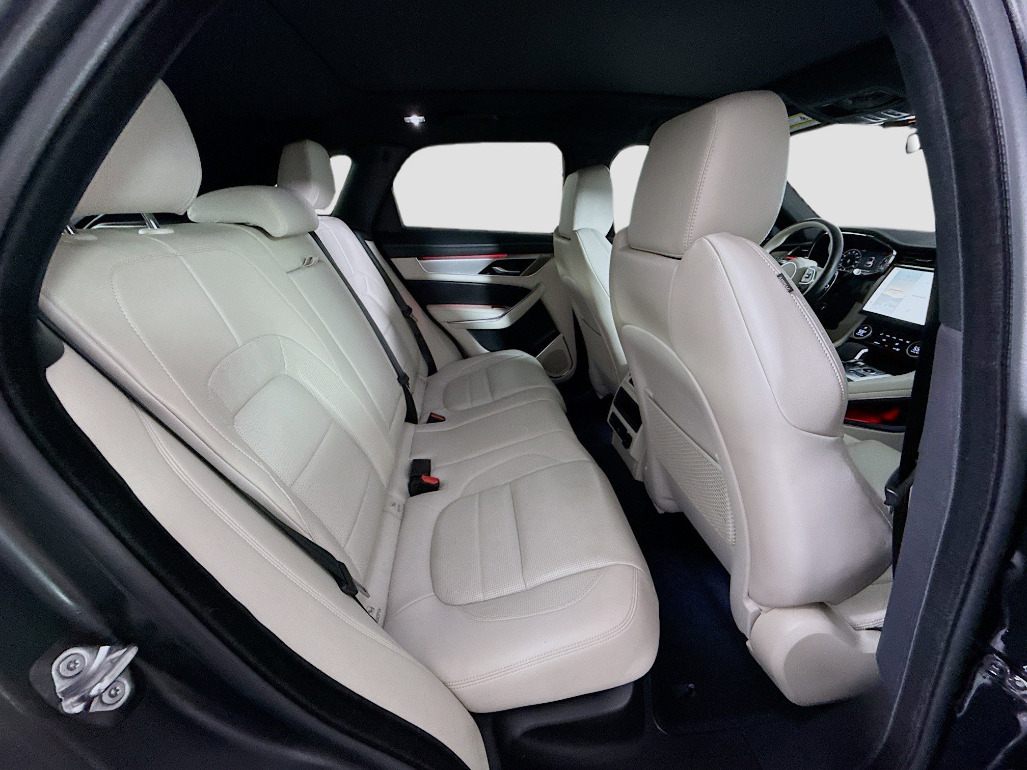 Used 2024 Jaguar F-PACE R-Dynamic S image 27