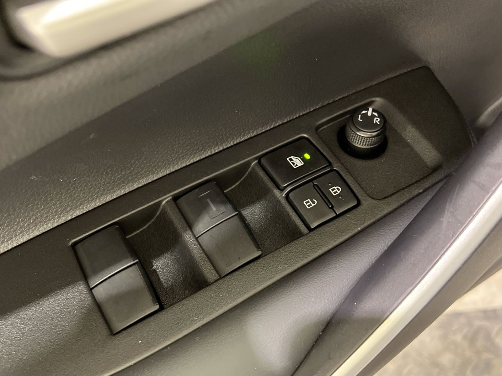 Used 2025 Toyota Corolla SE image 28