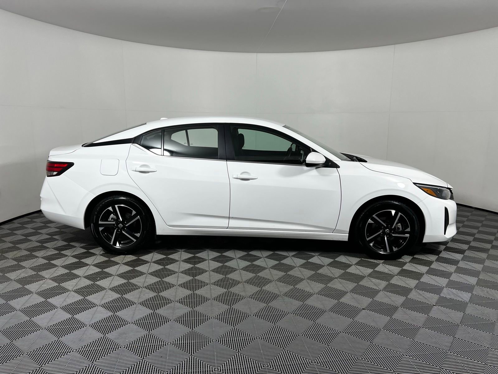 Used 2024 Nissan Sentra SV image 4