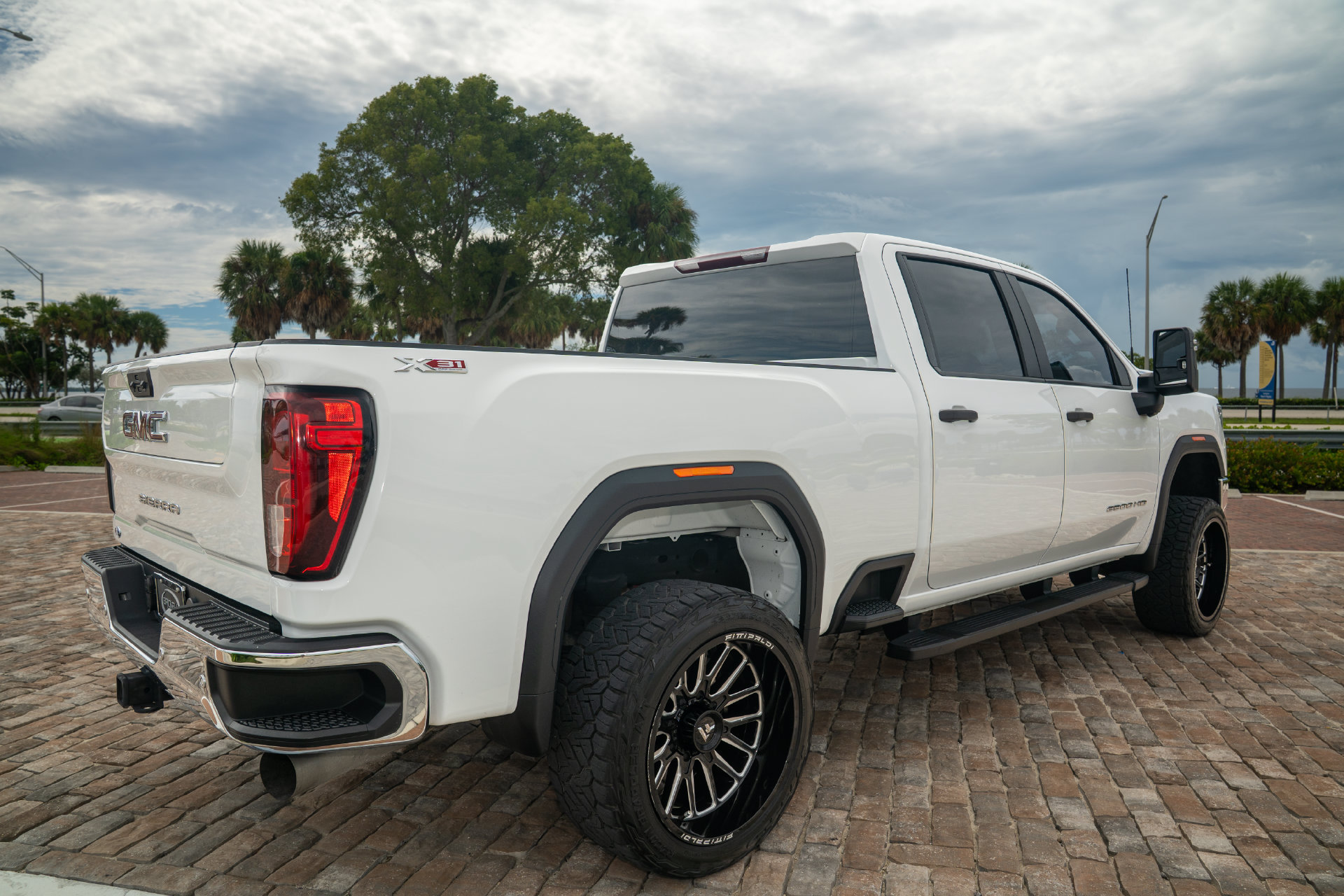 Used 2023 GMC Sierra 2500 Pro w/ Convenience Package AWD/4WD image 6