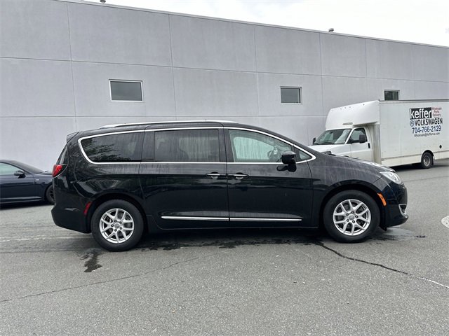 Used 2020 Chrysler Pacifica Touring-L image 6
