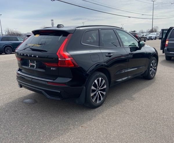 Used 2023 Volvo XC60 B5 Plus w/ Climate Package AWD/4WD image 3