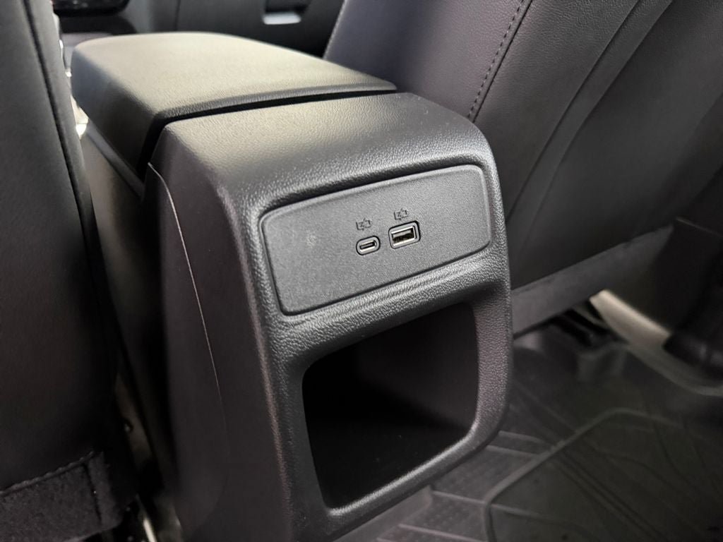 Used 2024 Chevrolet Trax LT w/ Sunroof Package FWD image 32