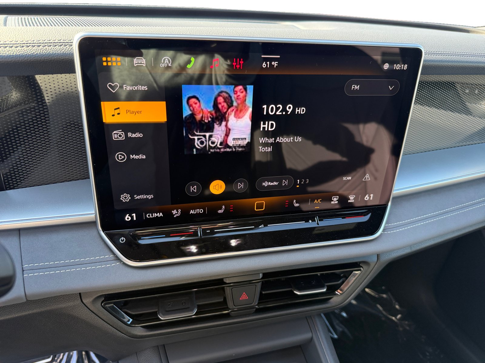 New 2026 Volkswagen Tiguan SE R-Line AWD/4WD image 12