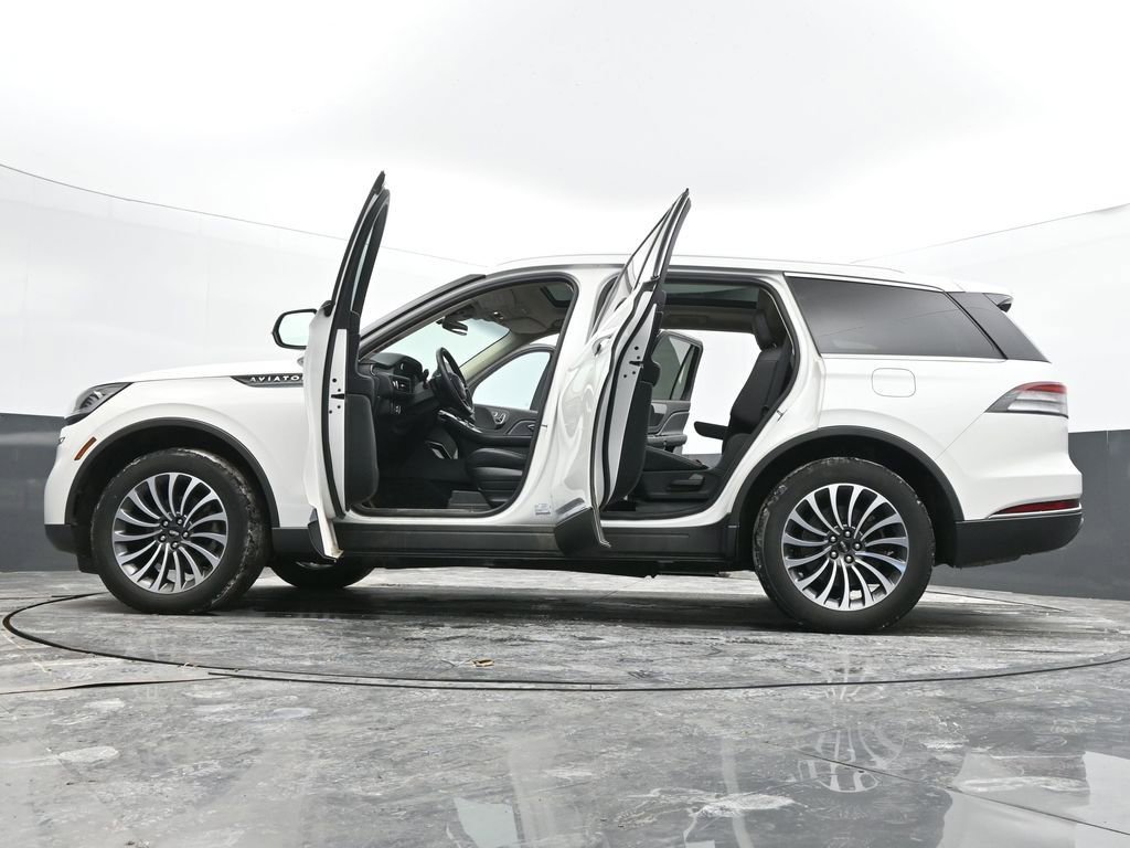 Used 2023 Lincoln Aviator AWD w/ Premium Package image 73