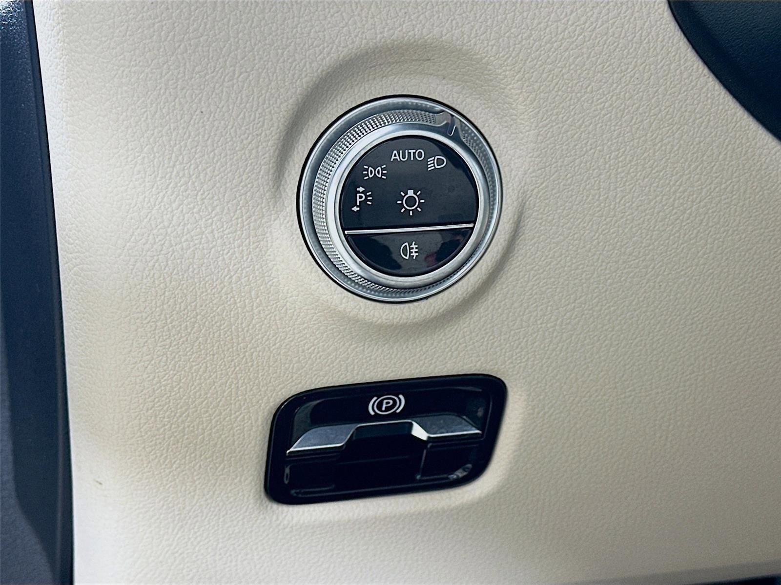 Certified 2024 Mercedes-Benz C 300 4MATIC Sedan image 10