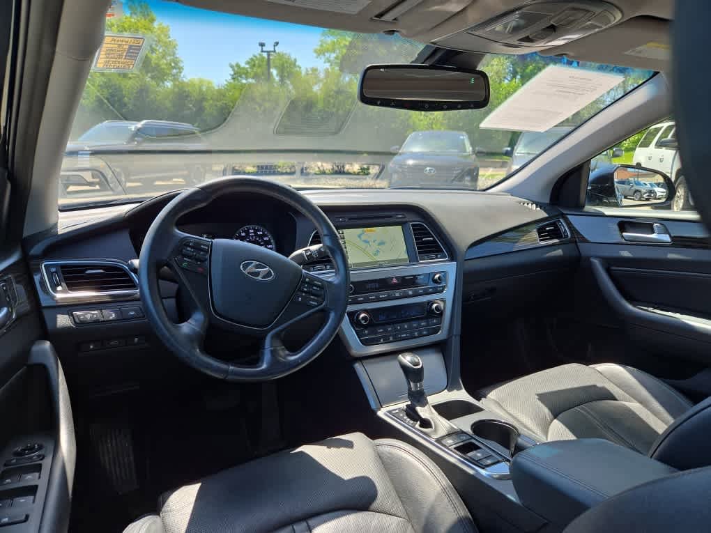 Used 2015 Hyundai Sonata Limited w/ Option Group 06 FWD image 10