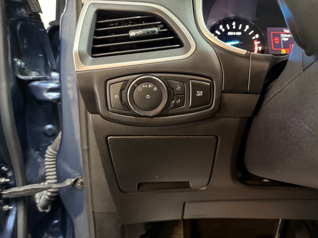 Used 2019 Ford Edge SEL image 20