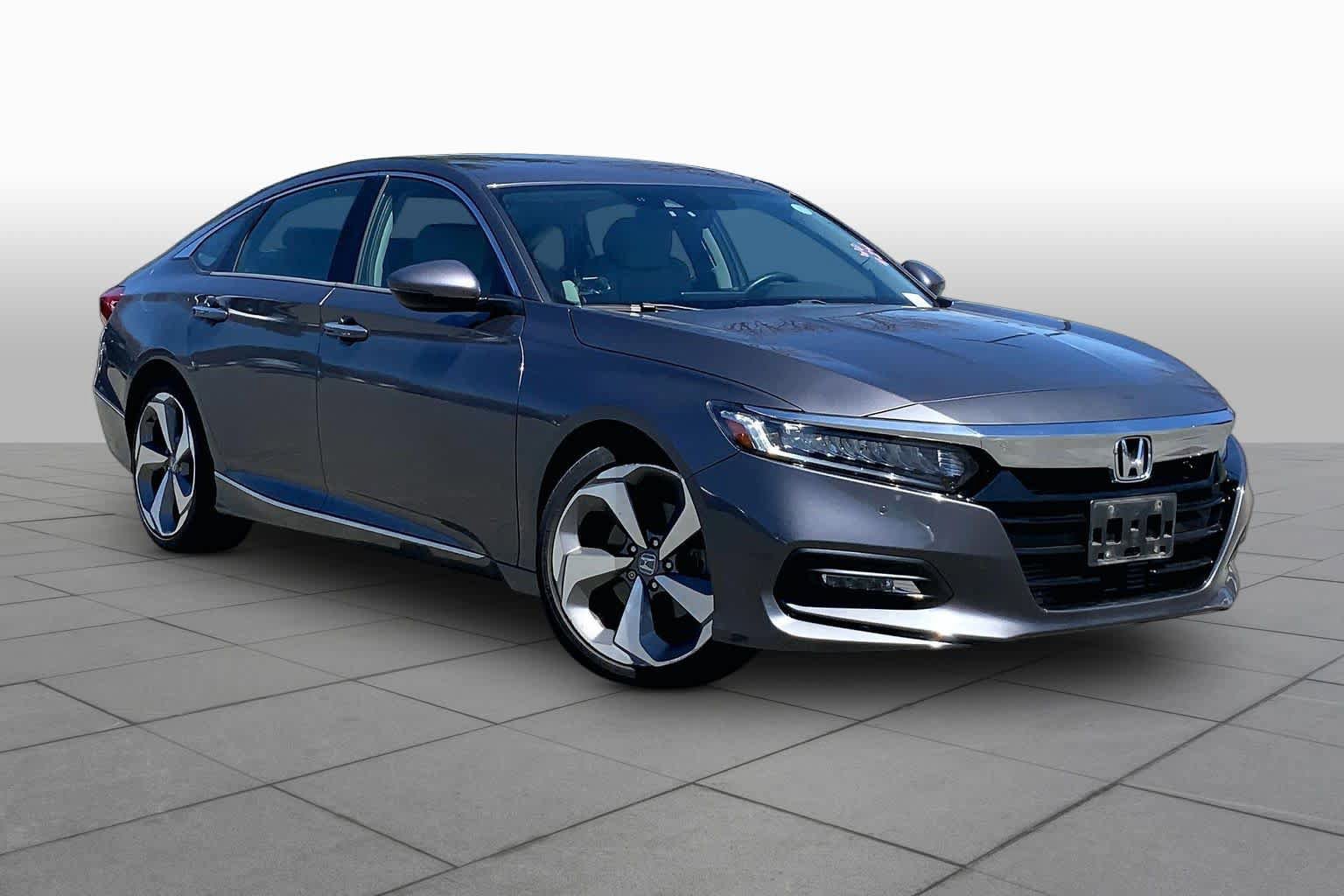 Used 2018 Honda Accord Touring image 3