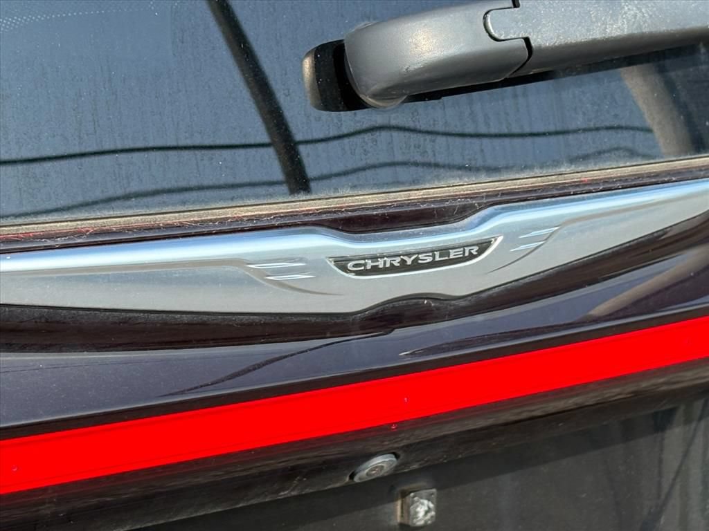 Used 2022 Chrysler Pacifica Touring-L FWD image 10