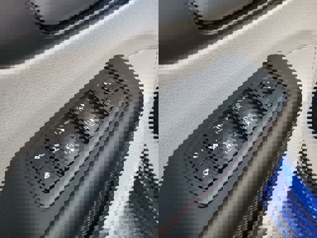 Used 2020 Chrysler Pacifica Touring w/ Tire & Wheel Group image 16