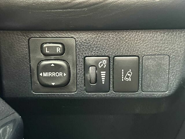 Used 2018 Toyota RAV4 Limited AWD/4WD image 30