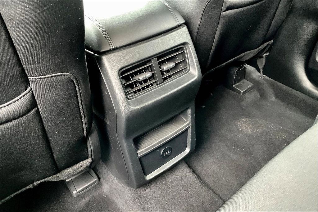 Used 2024 Ford Edge SE image 23