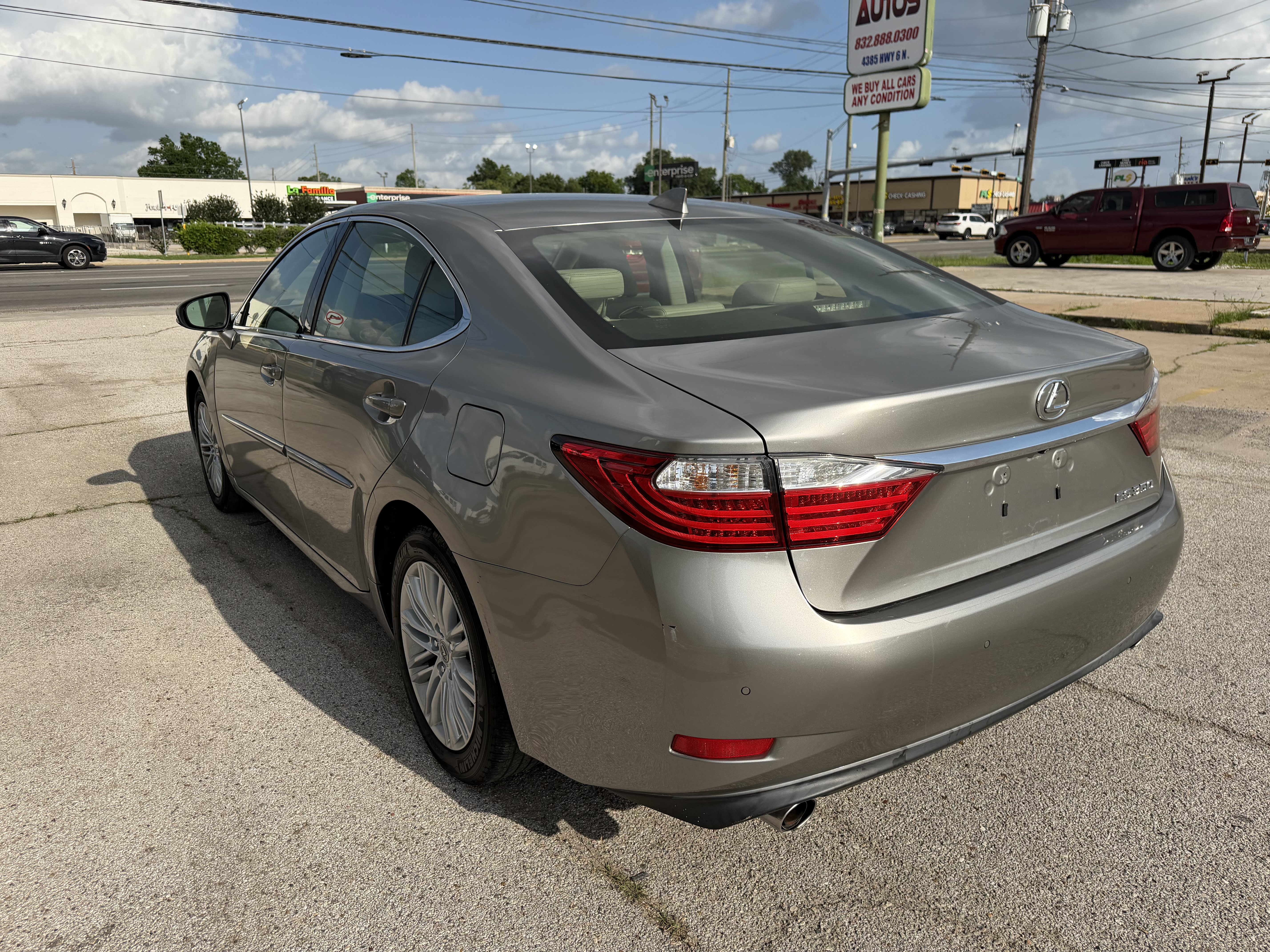 Used 2015 Lexus ES 350 w/ Luxury Package FWD image 4