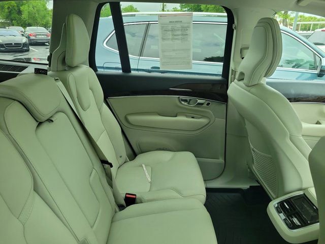 Used 2019 Volvo XC90 T5 Momentum w/ Protection Package Premier image 4