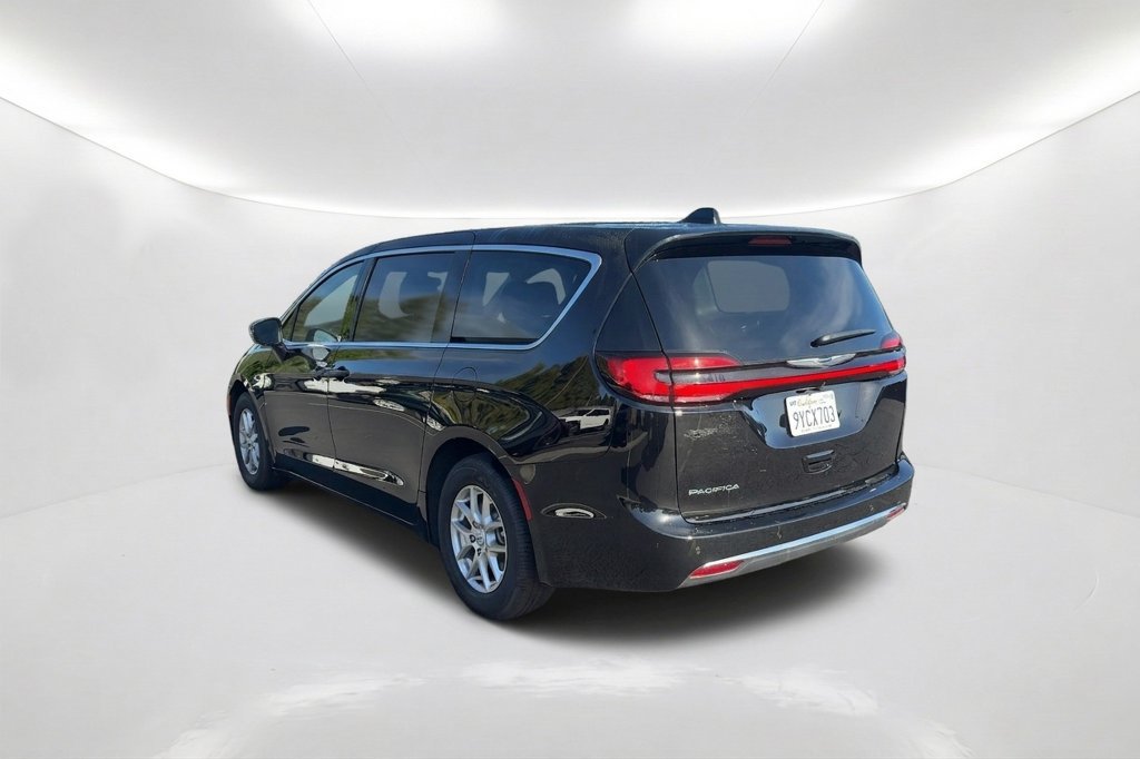 Used 2026 Chrysler Pacifica Select FWD image 8