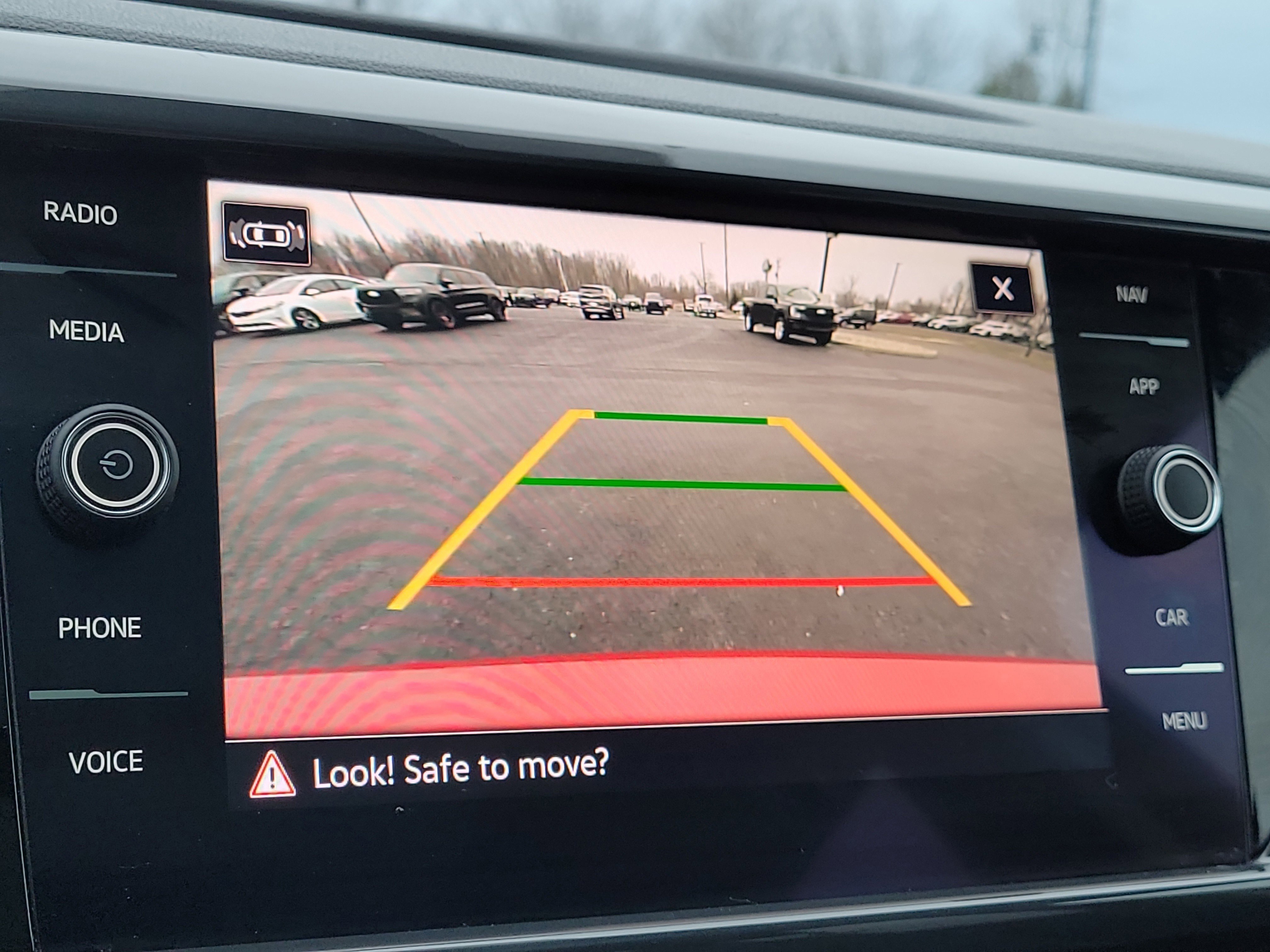 Used 2022 Volkswagen Taos SEL w/ Panoramic Sunroof Package image 28