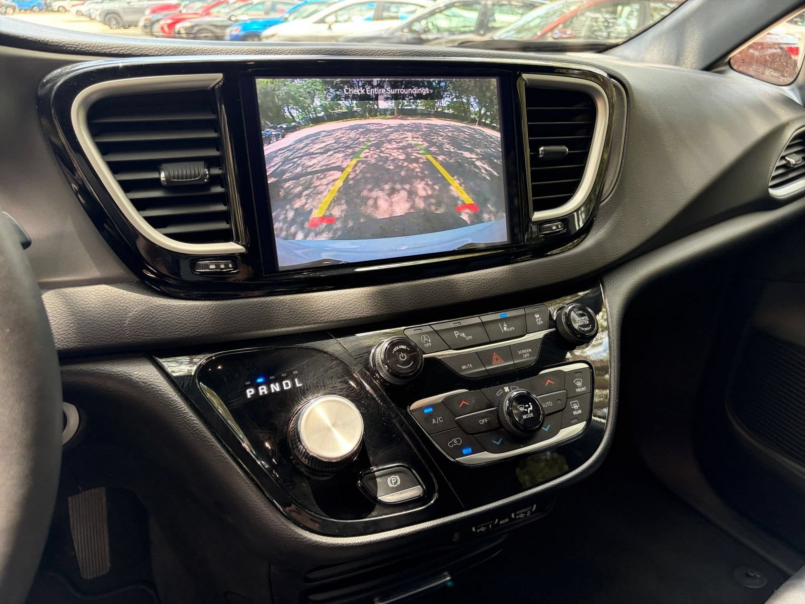 Used 2025 Chrysler Pacifica Select FWD image 26